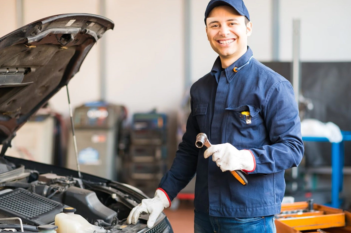 Factors to Consider Before Hiring a Car Mechanic